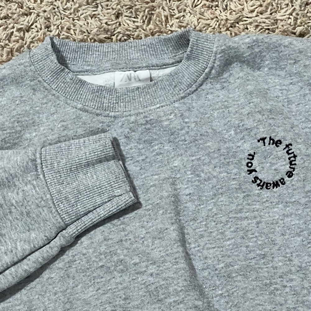 Zara The Future Awaits You Gray Crewneck Pullover Sweatshirt Youth Kids Size 7
